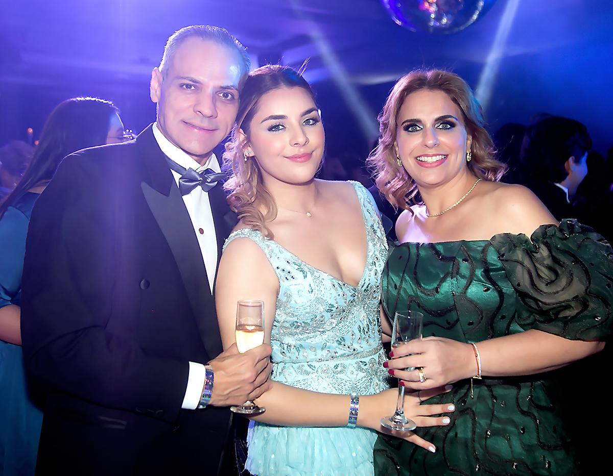 José, Camila y Suad Boadla.