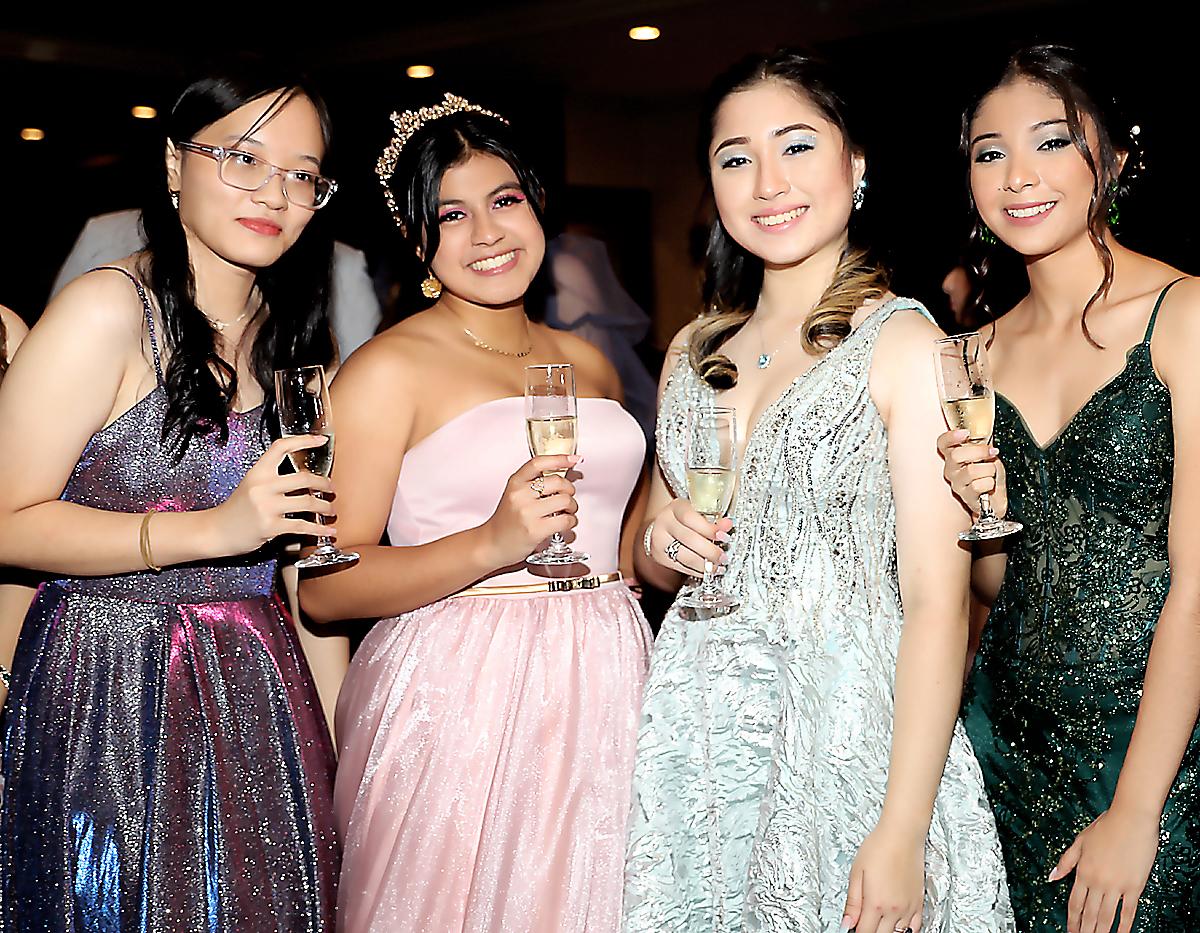Vivían Chen, Ariana Espinoza, Alexia Martínez y Sarah Manun