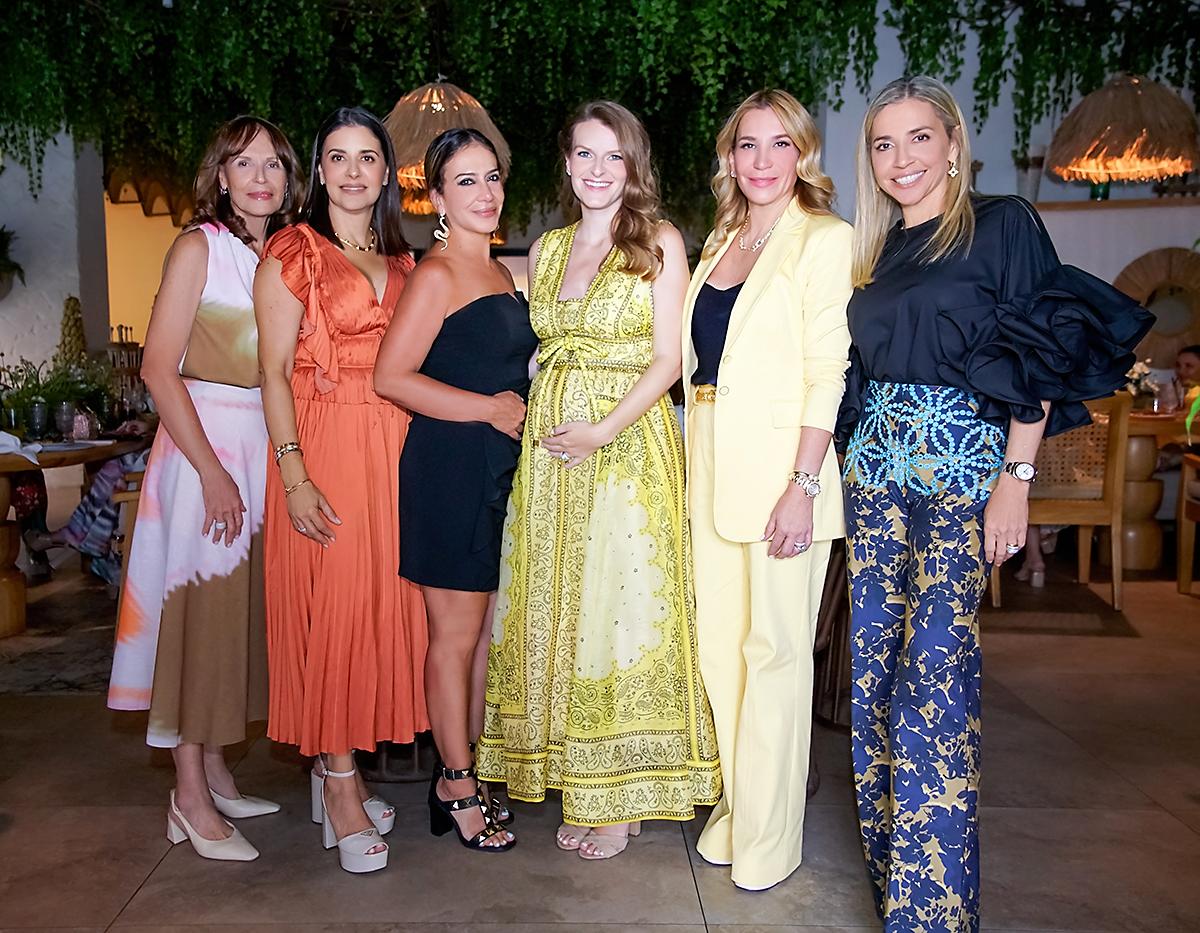 Juana Pellman, Mónica Piechotka, Ana Salgado, Allison MariePellman, Judith Miremont y Vanessa Bizzarri.