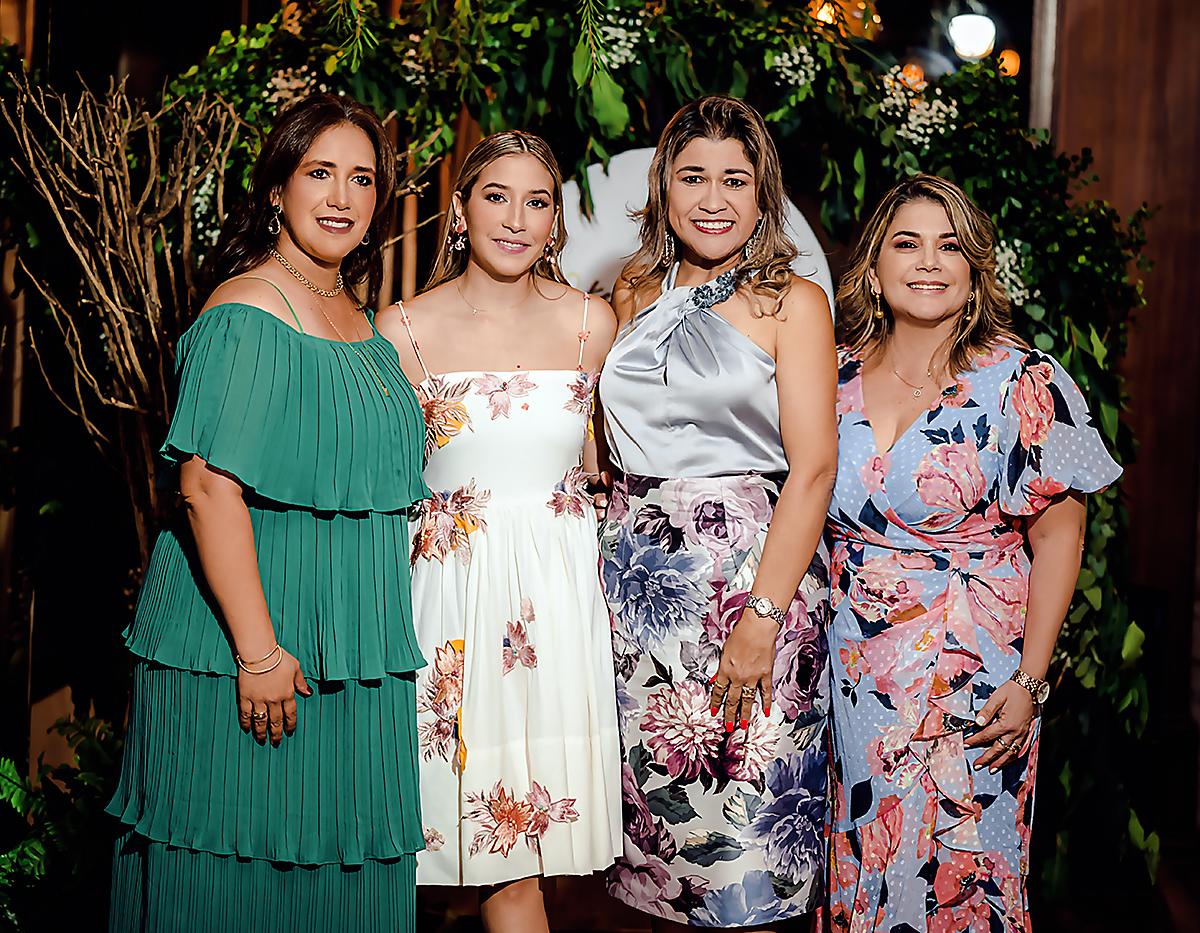 Frida Bueso, Stephanie Ewens, Lourdes Juárez y Mayte Ewens.