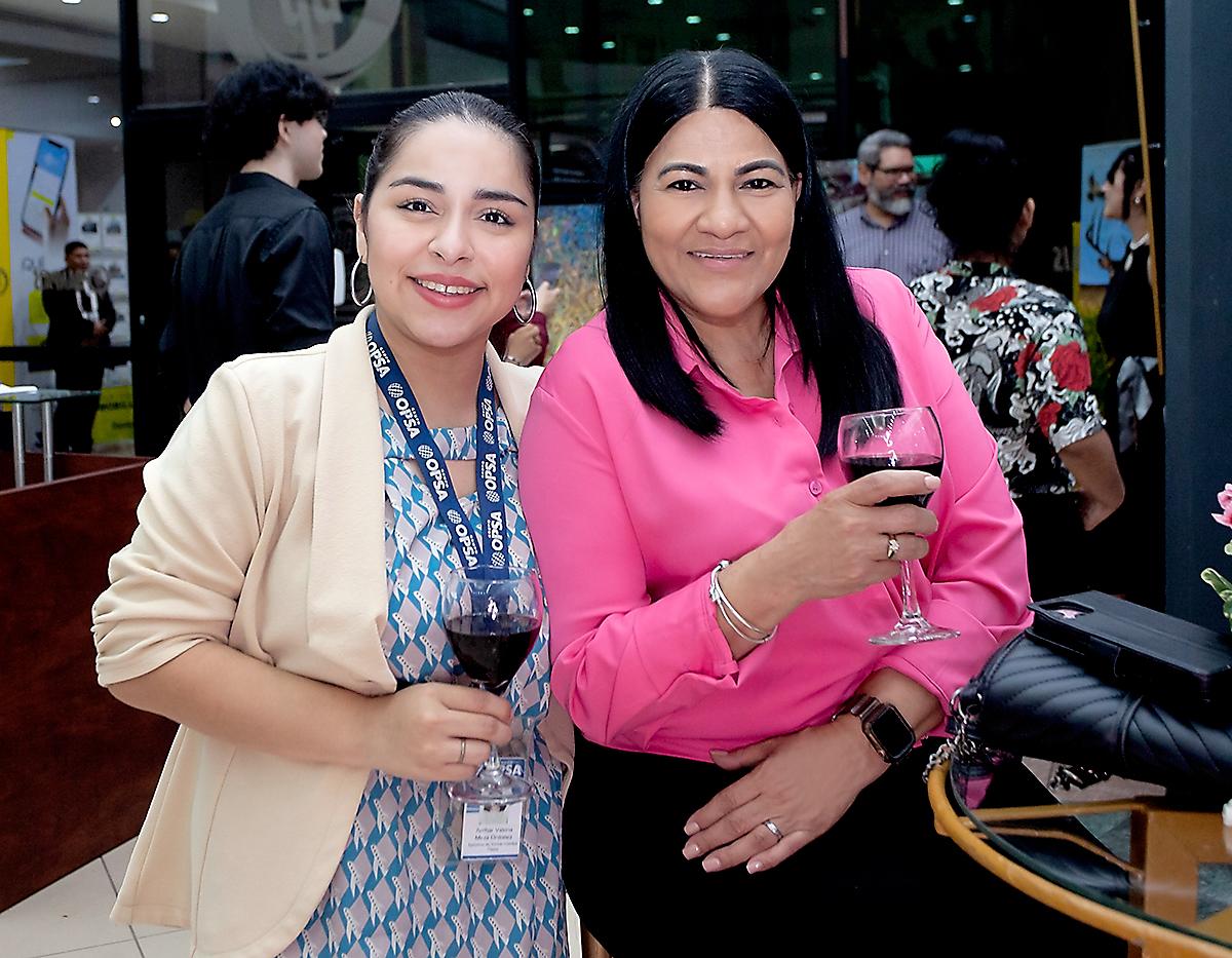 Ámbar Meza y Aracely Díaz.