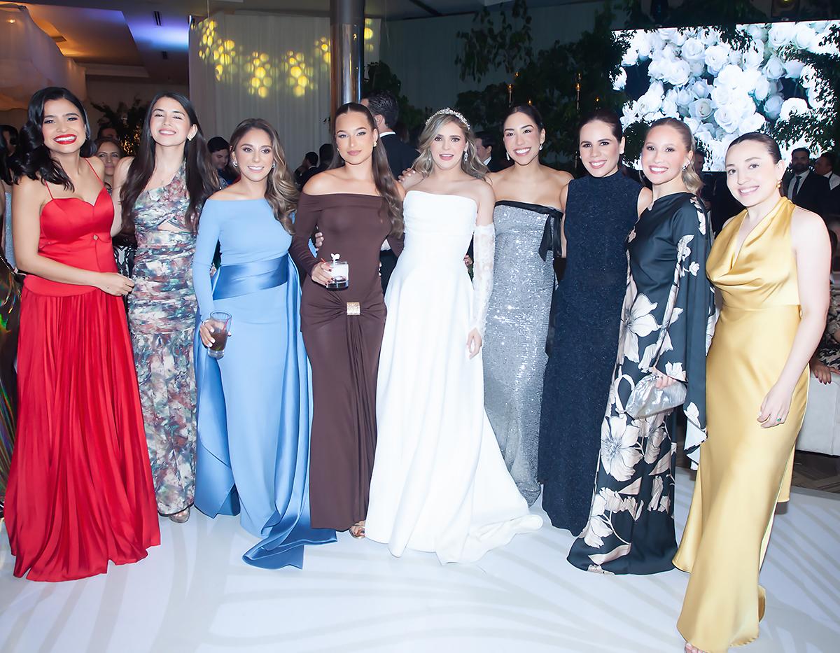 Brenda Palada, Giovanna Handal, Antonieth Canahuati, Gimaya Clark, Annie Núñez, Ana Sabillon, Jackie Madrid, Isabella Garza y Linda Salavarria.