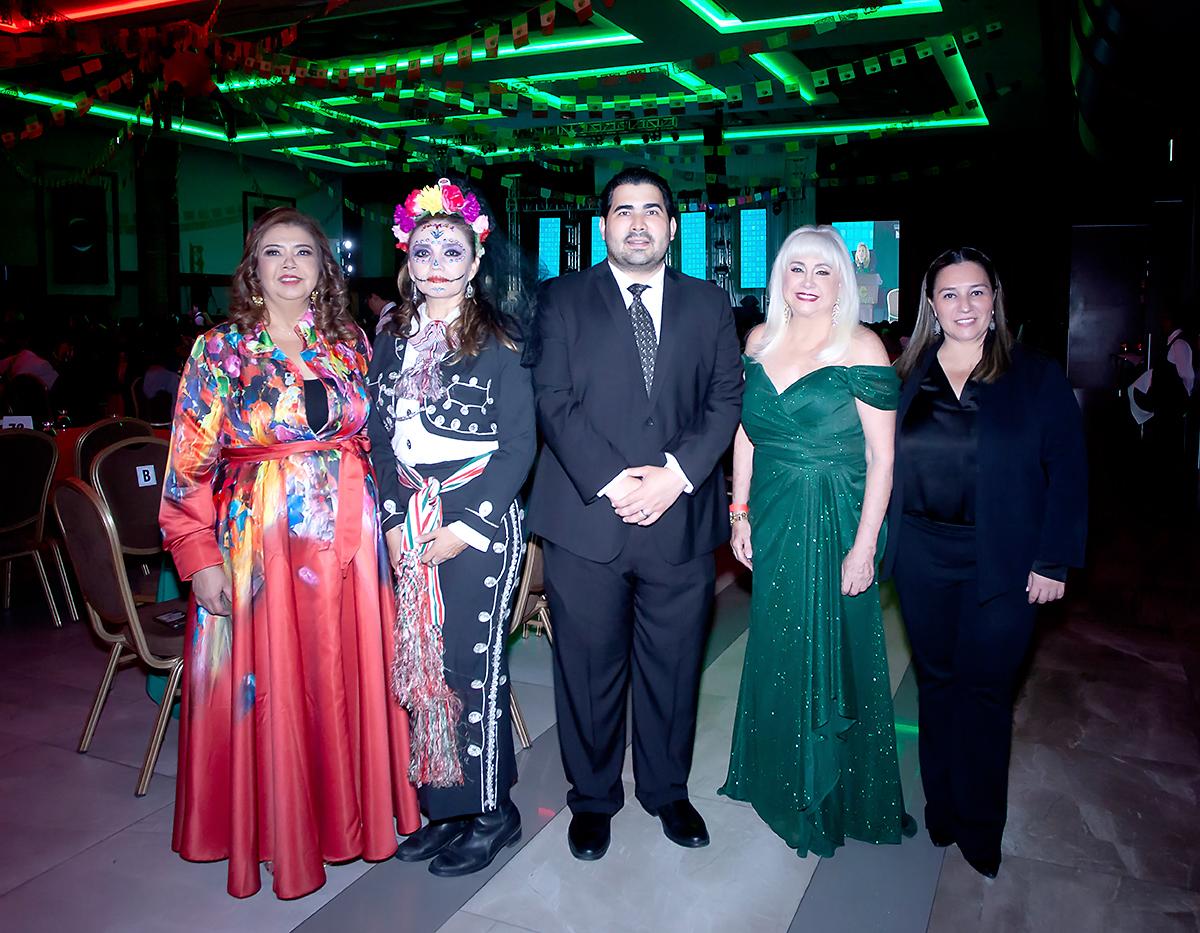Lorena Alfaro, Larisa Ayala, Guillermo Orellana, Jackie Babun y Helga Bart.