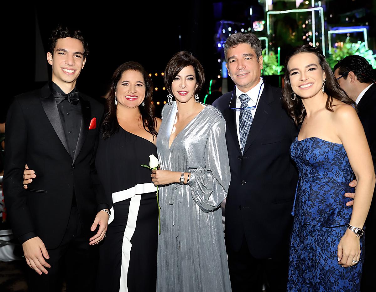 Invitados a la prom de la American School of Tegucigalpa