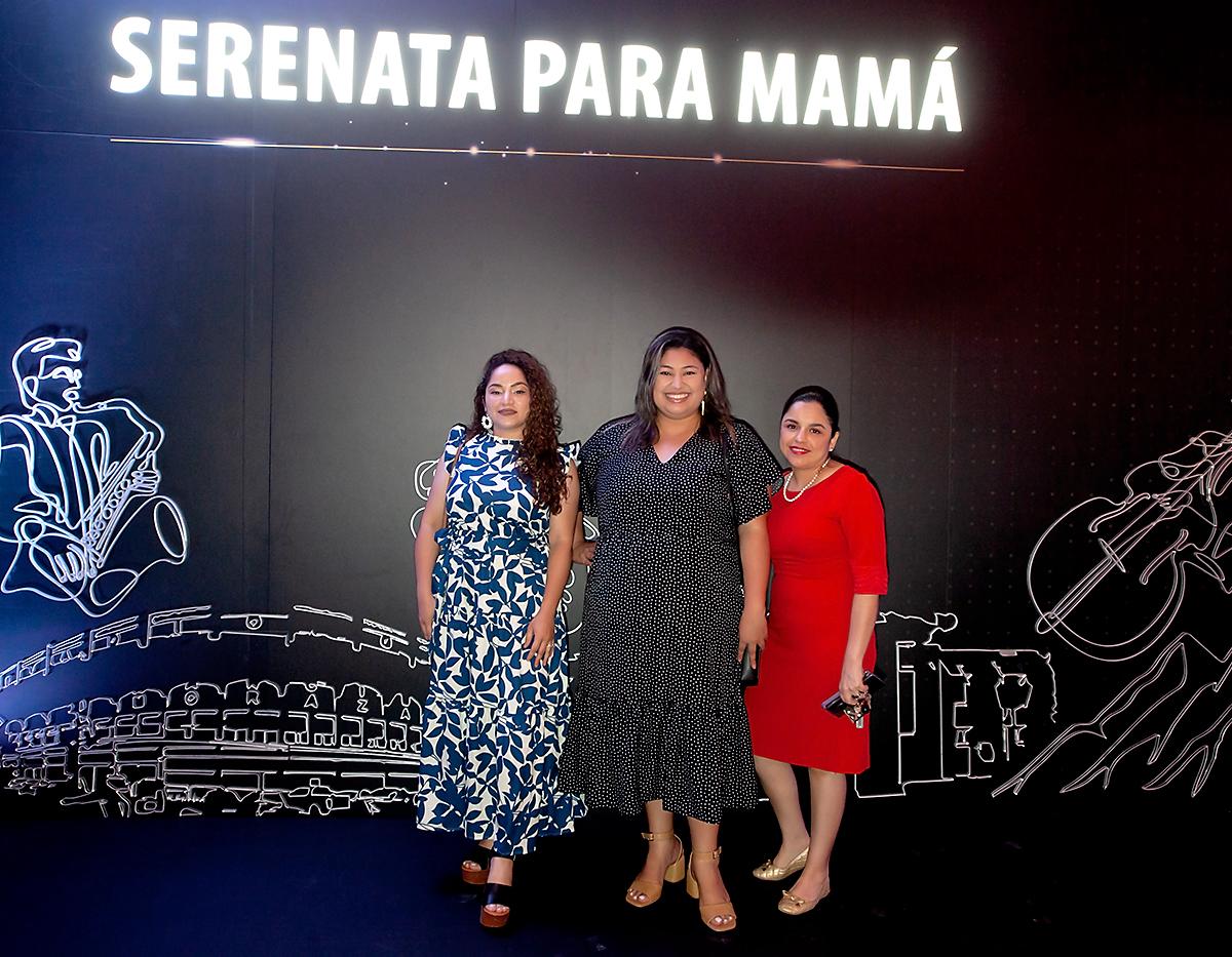 “Serenata para Mamá” por Davivienda