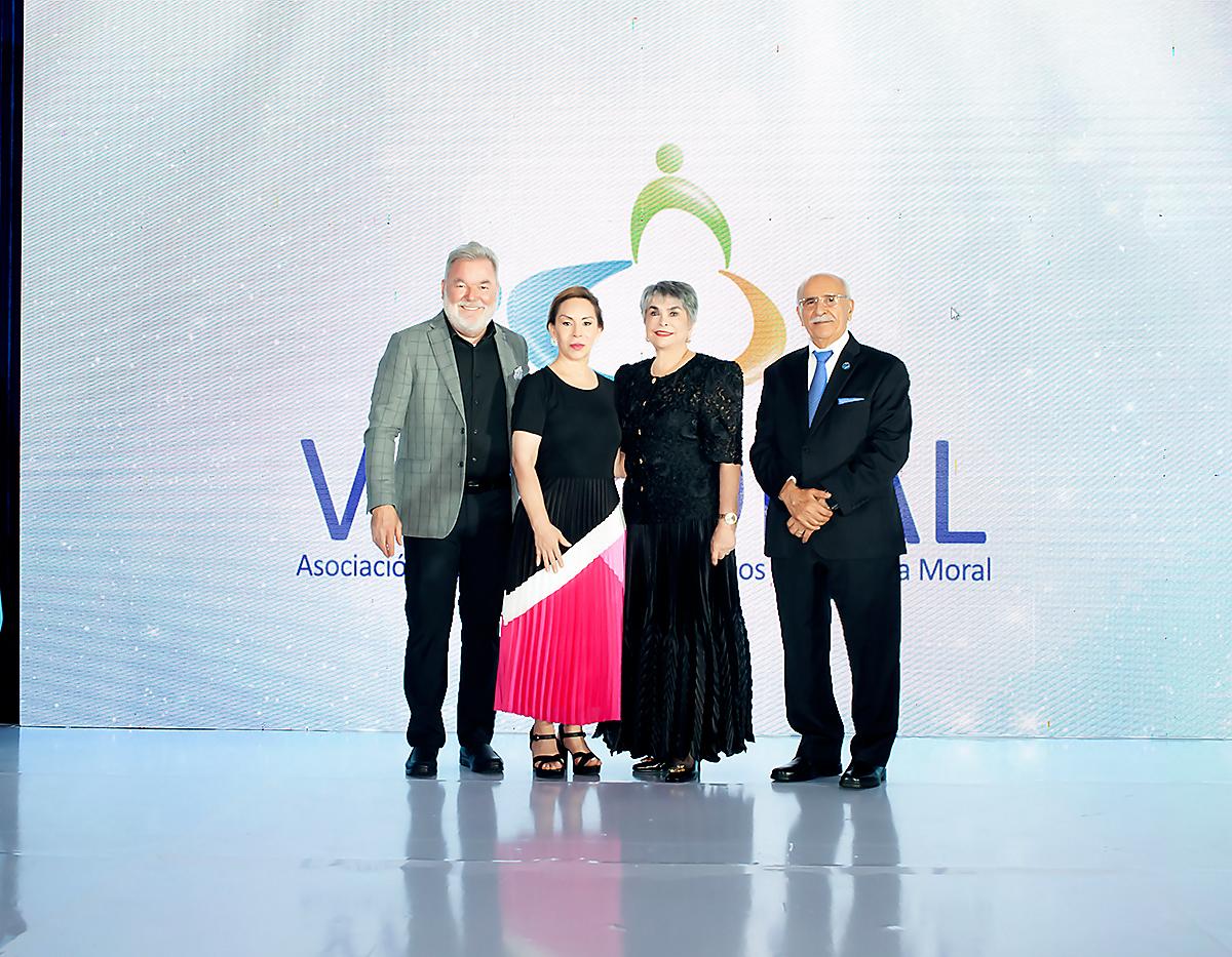 Linda Coello recibe el Premio Valmoral 2024