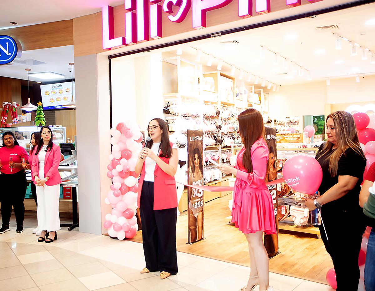 Claudette Kattán, jefe de mercadeo de Multiplaza San Pedro Sula, durante la inauguración de la moderna tienda Lili Pink.