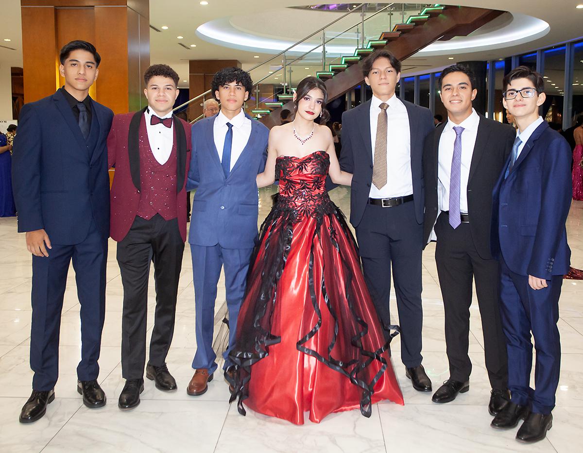 Daniel Cáceres, Gerald Aguilar, Elías Díaz, Analía Agüero, Gabriel Orellana, Ángel Coello y Mario.
