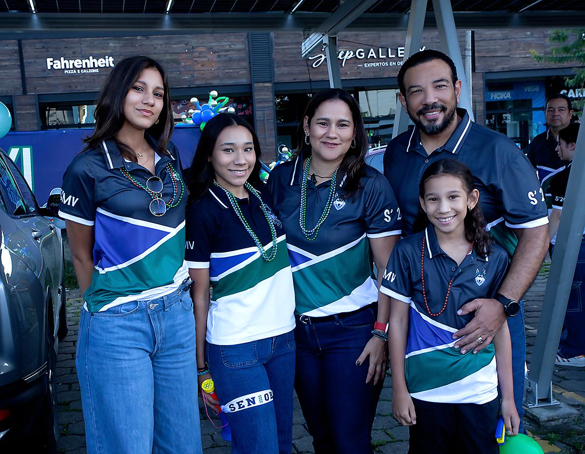 Valeria Gámez Pascua con su familia.
