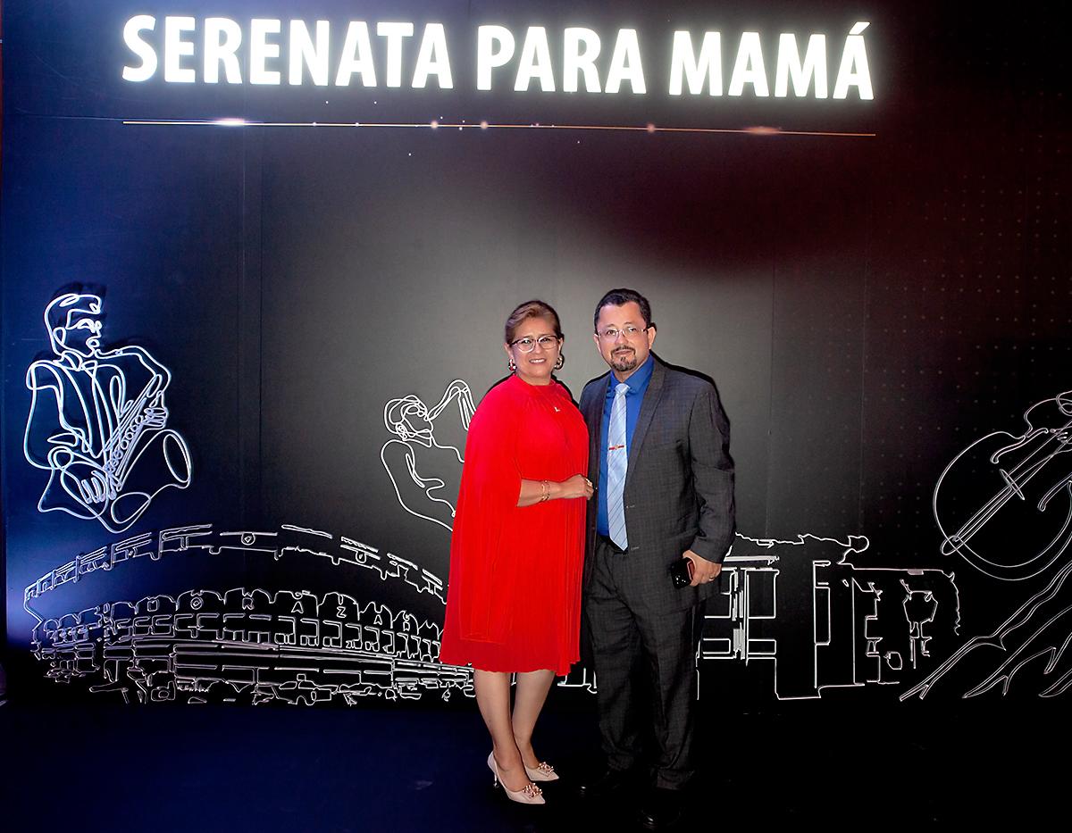“Serenata para Mamá” por Davivienda