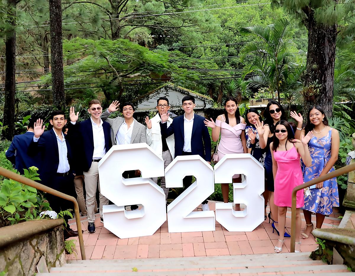 Cada día esta más cerca la prom de los seniors de la Estancia School, quienes emocionados celebraron su tradicional brunch con un delicioso menú acopañados de lindos recuerdos.Rodrigo López, Carlos Reina, Diego Ponce, José Ramírez, Diego Rubio, Ana pino, Aby Galo,Victoria Castro, Nathalie Castro y Sofía Girón