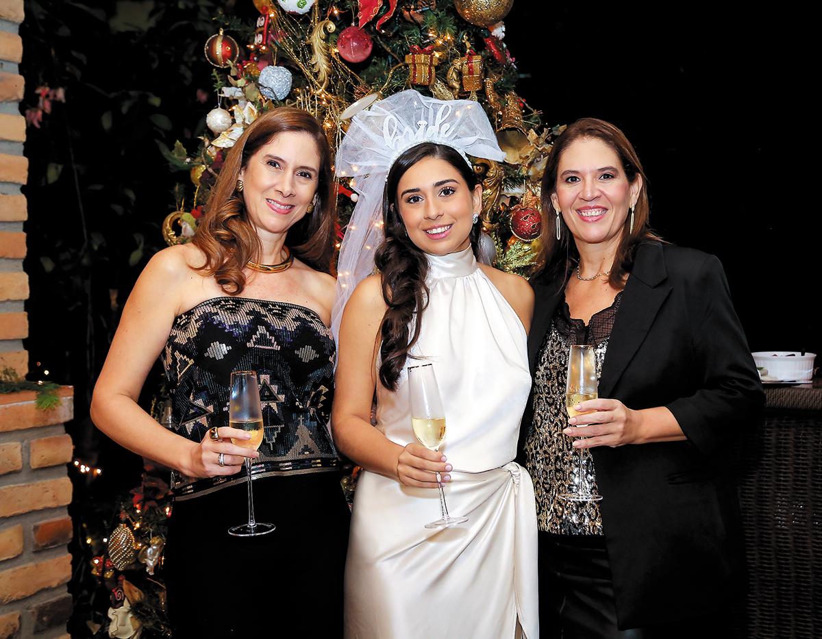 Susette Handal con Isabela y Ana Cristina Ramírez