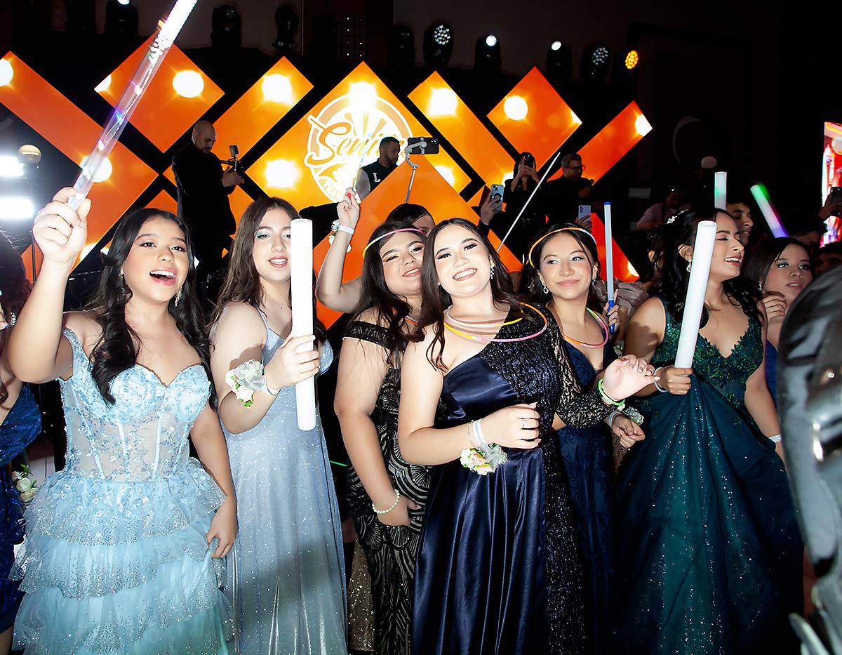 Allison Fajardo, Grace Rivera, Eunice Matute, Nadia Pineda, Andrea García y Ariana García.