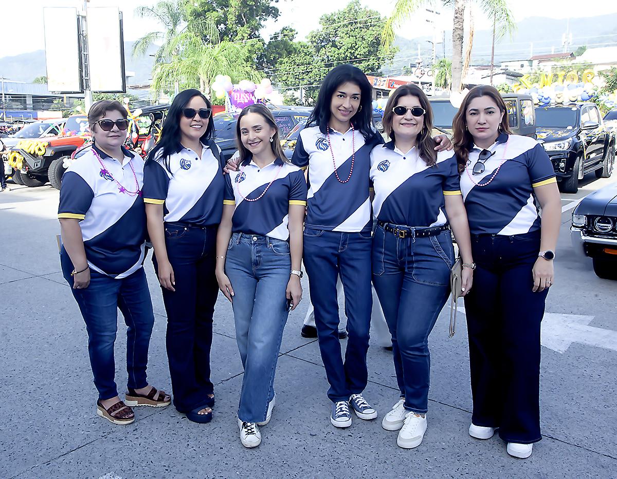 Madres del Comité organizador del evento.