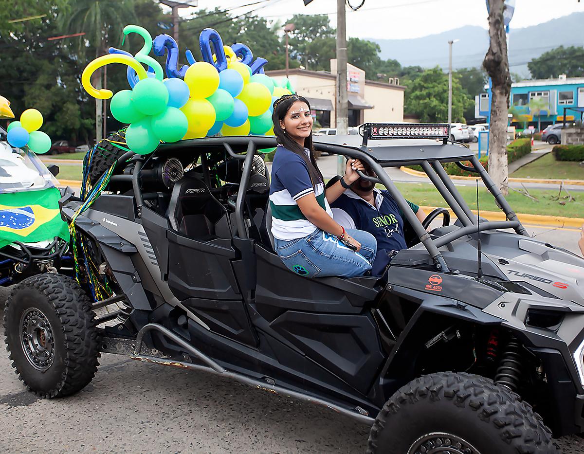 Senior Entrance 2024 de la Academia Americana