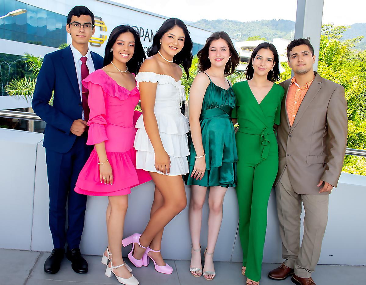 Dereck Beltran, Hanna Pinto, Aleah Vicente, Siham Alférez, Alejandra Flores y Cristhian Romero.