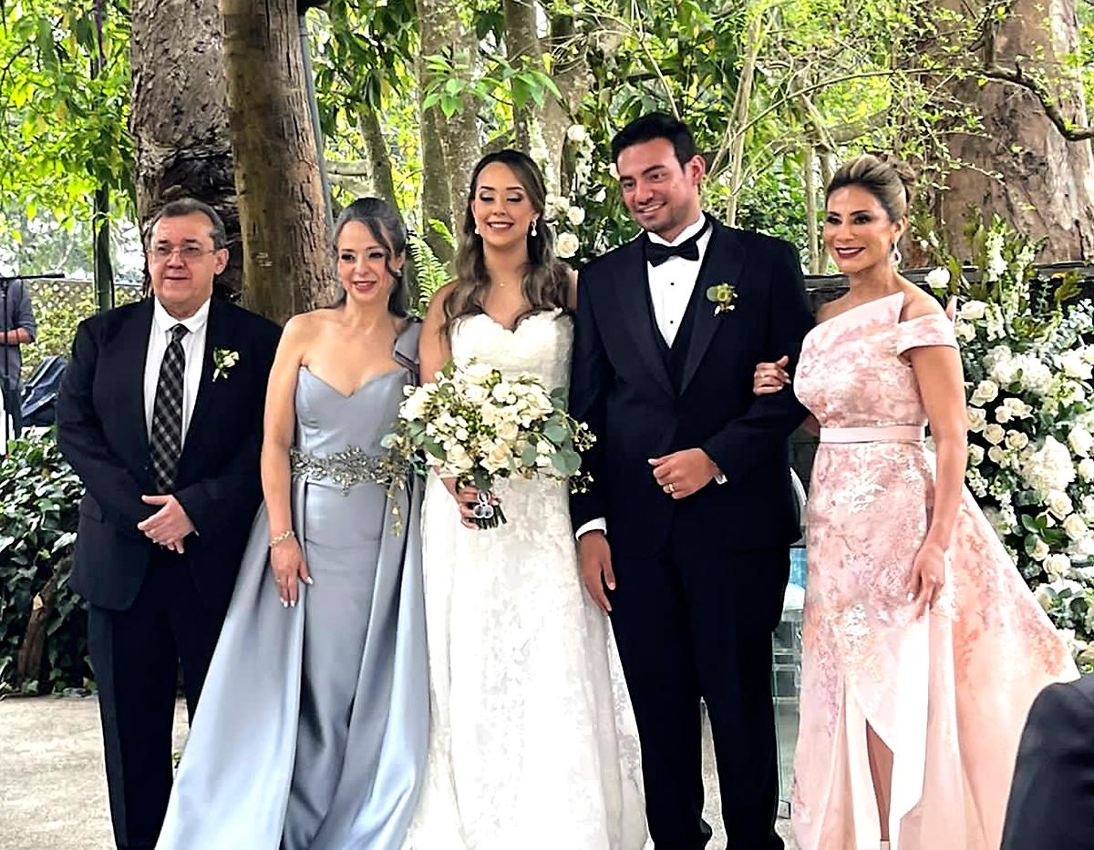 Sergio Naín Torres, María Mercedes López, la novia Ariana Raquel Torres, Jorge Alfredo Quin y Dulce María Mejía
