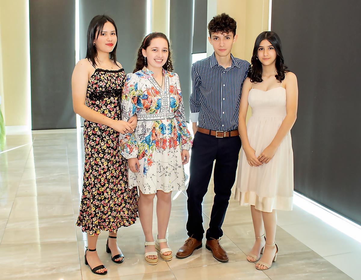 Andrea García, Adriana Escobar, Fernando Vásquez y Mónica Robles.