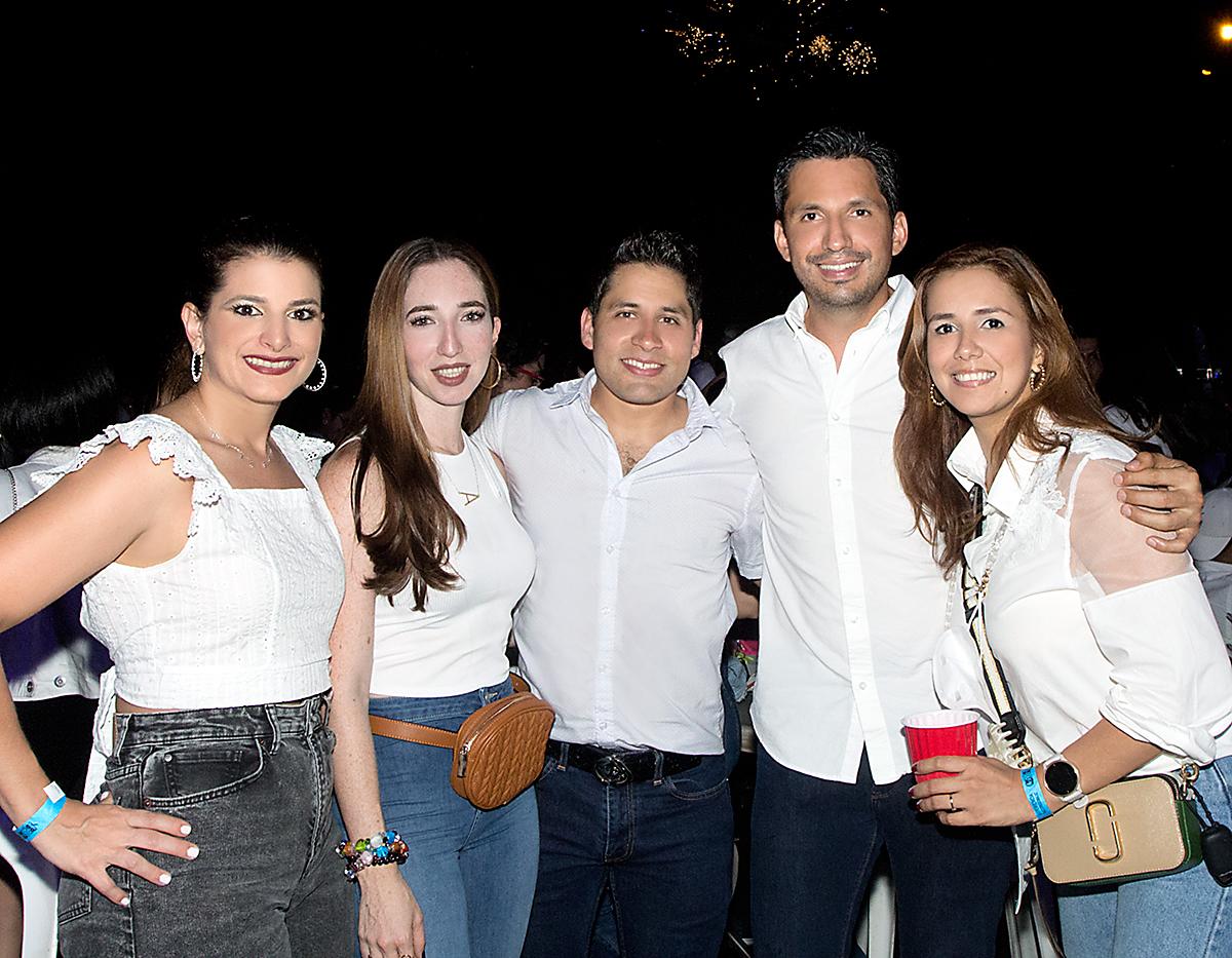 Alicia Massu, Ana y Jorge Larach con Ana y Oscar Enríquez.