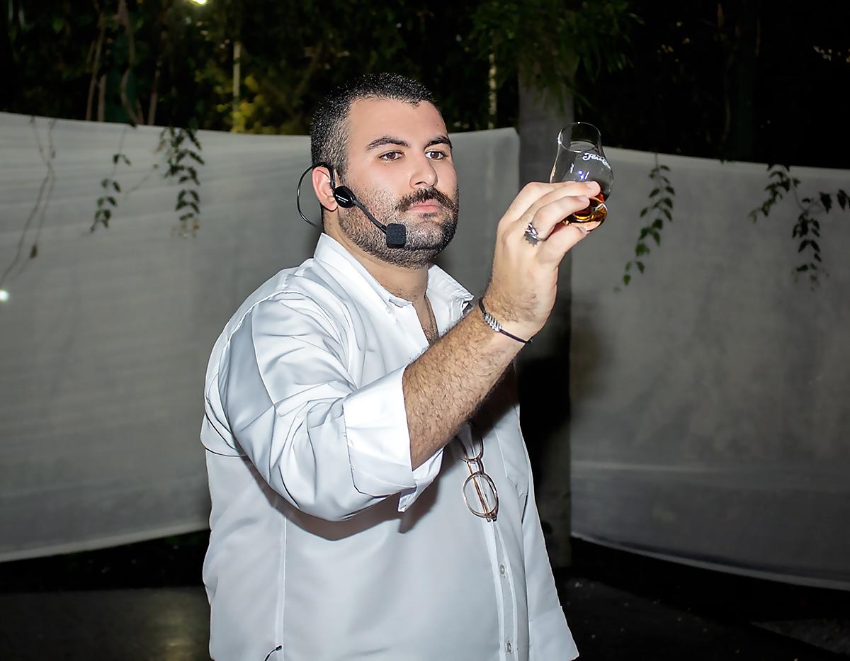 Jacobo Waincier, durante la experiencia de mixología.