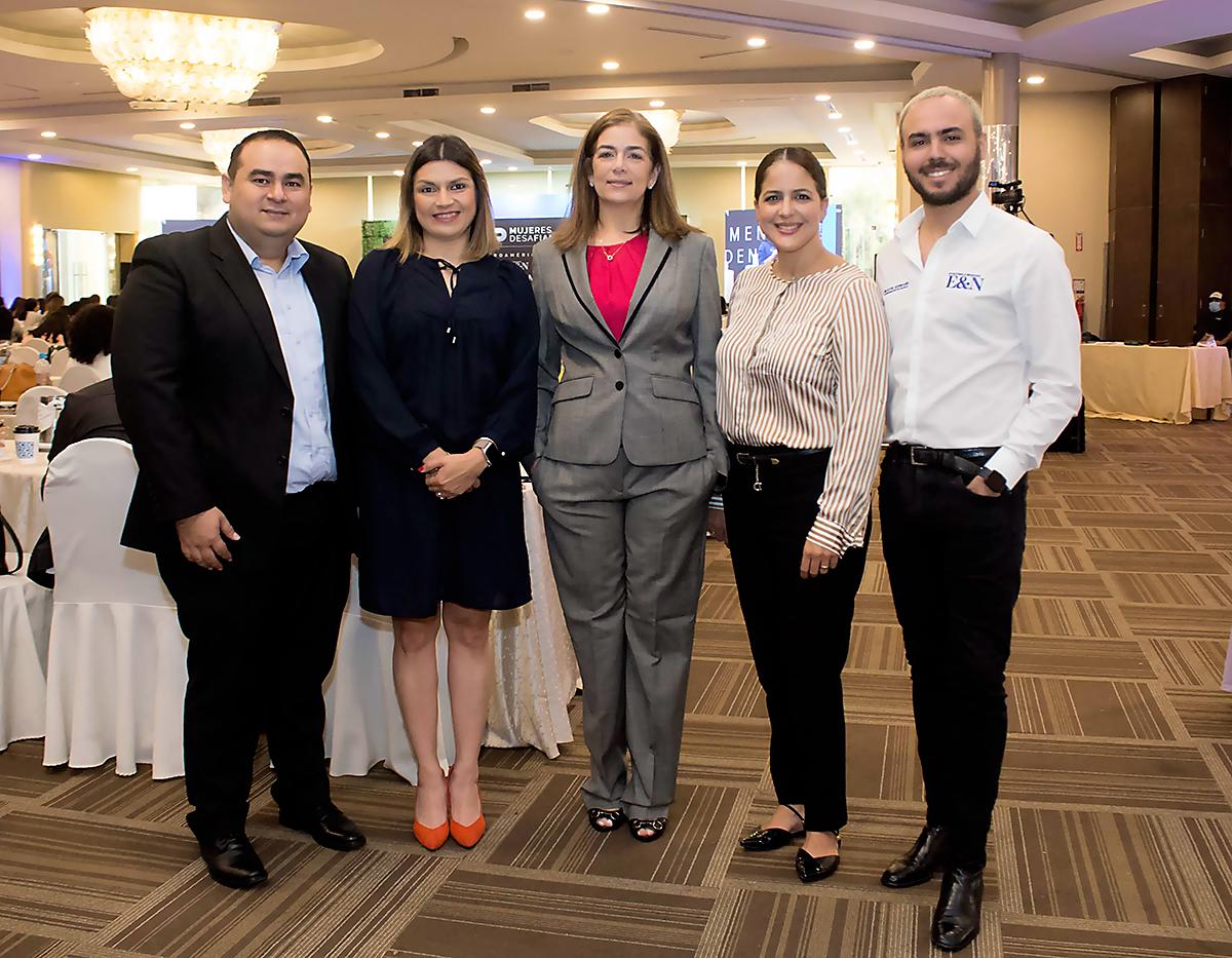 Jared Calderón, Rosa Montoya, Ruth Marie Canahuati, Doris Rivera e Hilduvin Avendano.