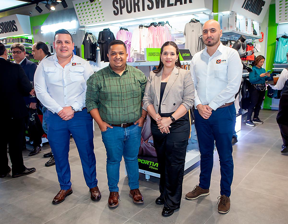 Luis Orellana, Cristian Cerna, Tatiana Gallardo y Luis Gómez.