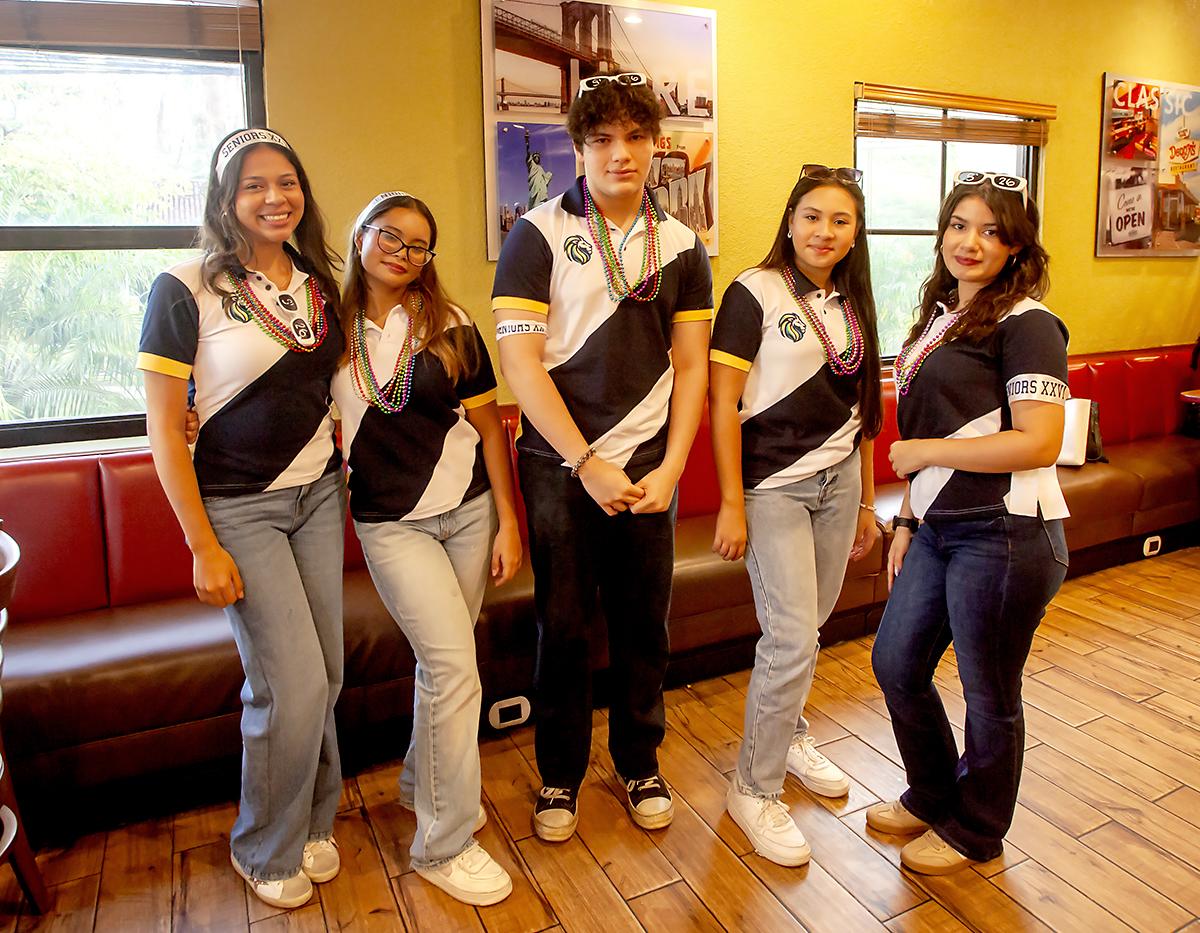Elissa Mejía, Ariana Mejía, Faustyn Melendez, Andrea Zapata y Vivian Medina.