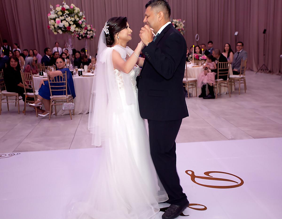 Cesia bailó con su padre la canción “El privilegio de amar” de Manuel Mijares.