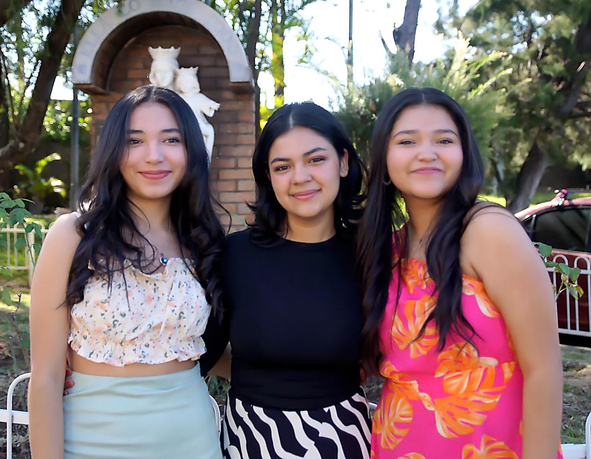  Isabella Cruz, Daisy Vallecillo y Alessandra Cruz. 