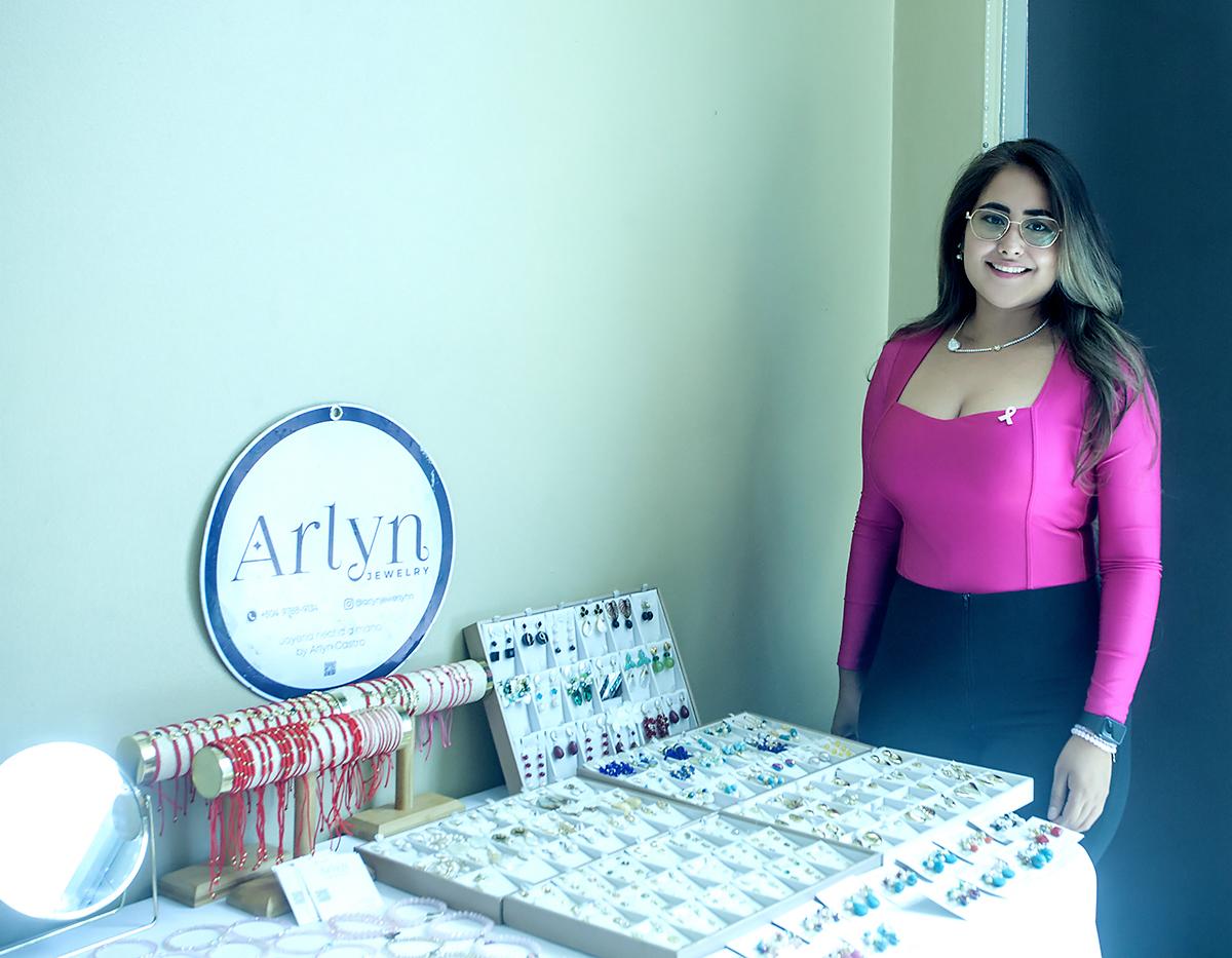 La marca Arlyn Jewelry expuso sus productos.