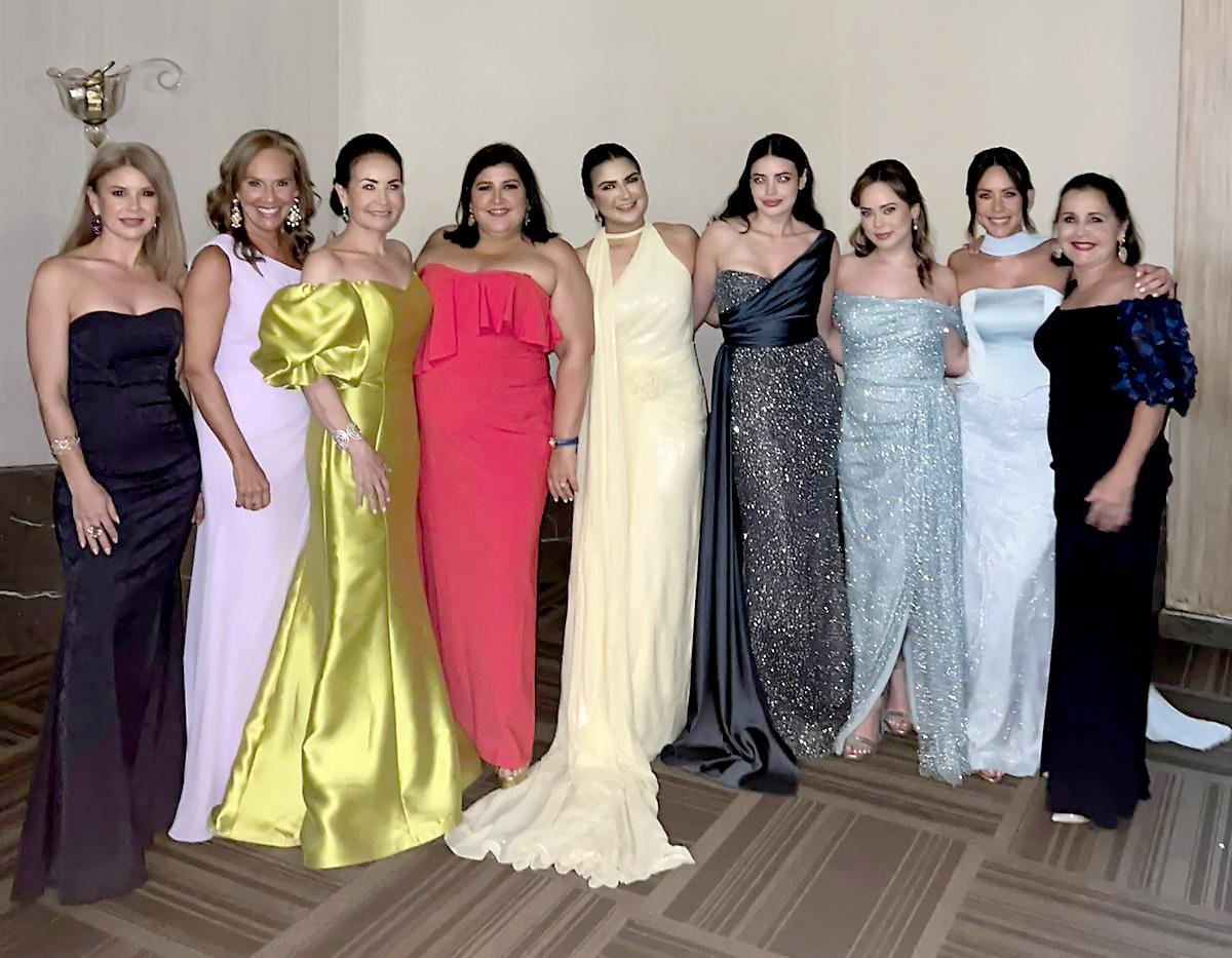 Laralissa Ayestas, Carmen de Fernández, Mayda Ayestas, Mariella Yllescas, Larissa Ayestas, Cristina Bográn, Isabel Bográn y Roxanda Ayestas.