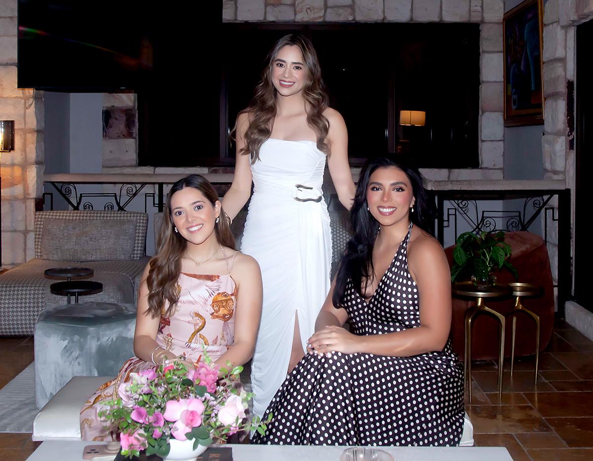 Alessa Matuty, Mariangela Larach y Natalia Medina.