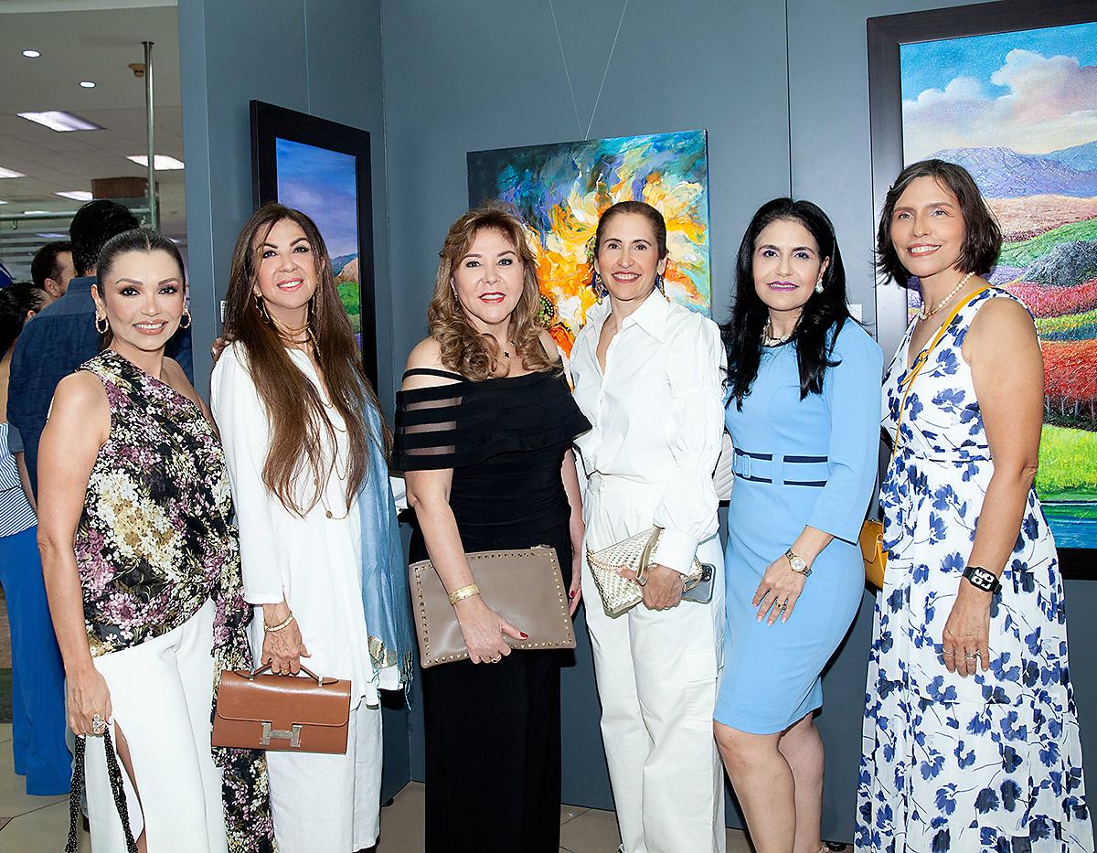 Marna Schmidt, Carmen Chahin, Ruth Rápalo, Ana Abufele, Claudia Kattan y Nadia Berkling. 