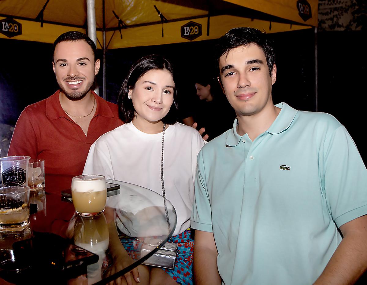 Manuel Jaco, Karen Aparicio y Arturo Mesías.