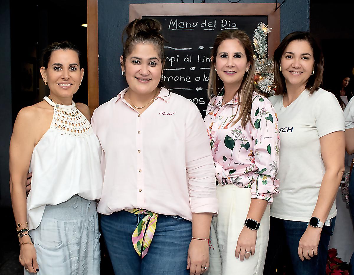 Erica Andonie, Isabel Sabillón, Alexia Marinakys y Ana Andonie durante el BAC Credomatic / Estilo Jingle &amp; Mingle Sip and Shop, que reunió a un grupo de marcas y emprendimientos en un alegre y exclusivo pop up navideño