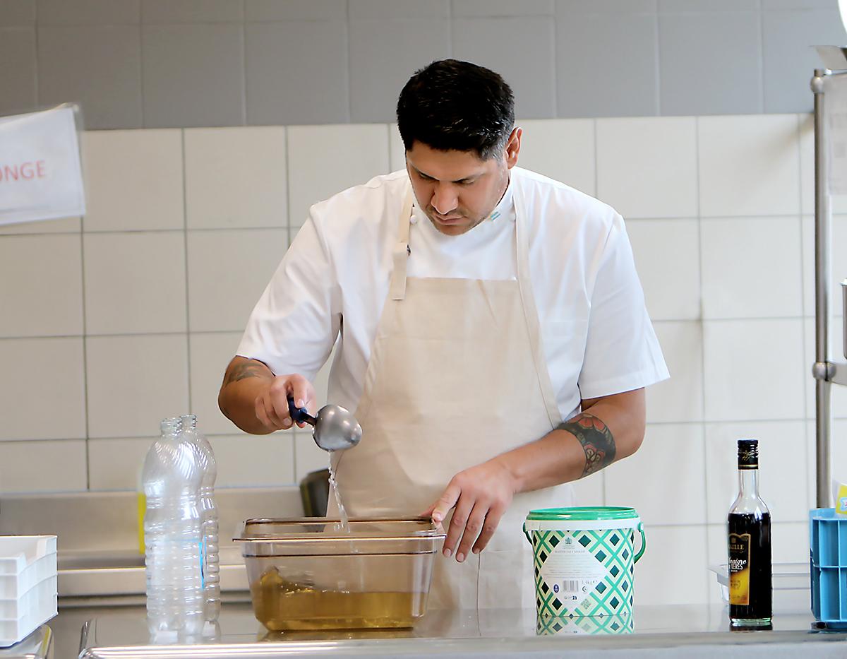 Israel Navarro, chef hondureño que se une al staff que diseñó y creó el menú para la cena de gala Sabores Ancestrales