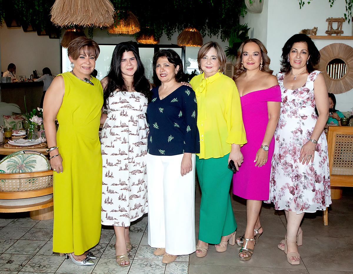 Pamela Vaquero, Nathalia Rápalo, Mónica Kafati, Idis Kafati, María Elena de López y Sandra Kafati