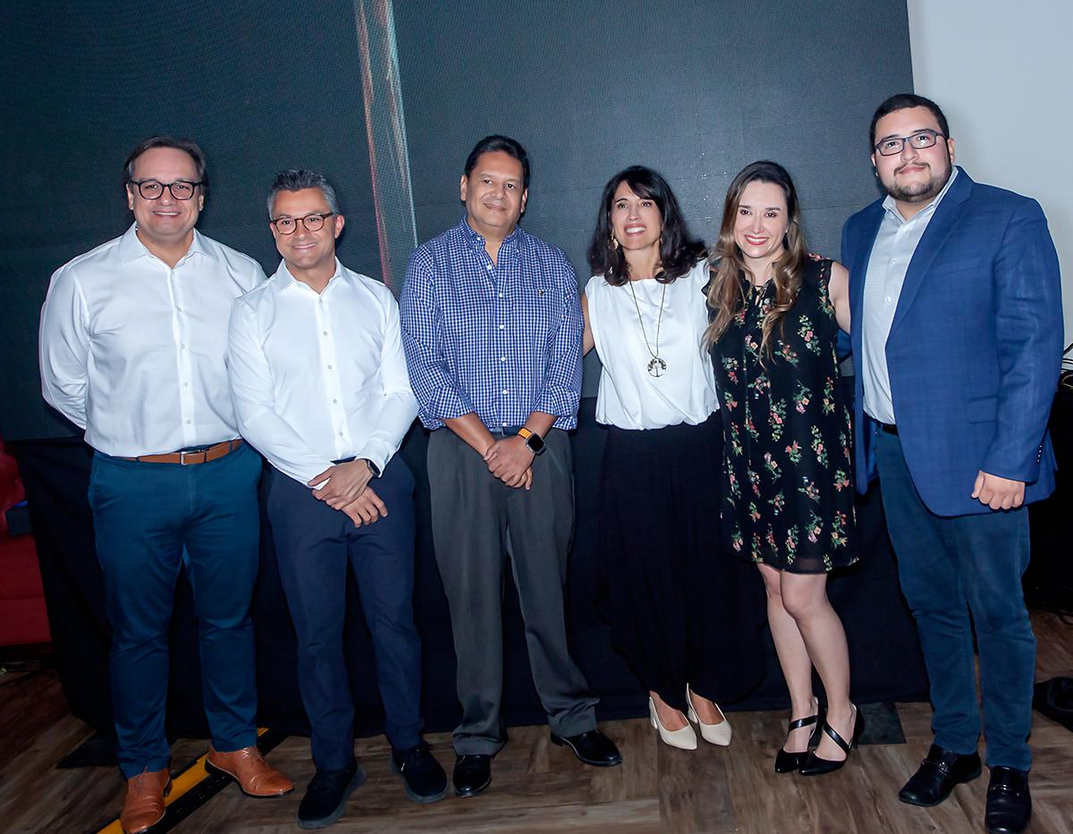 Germán Castañeda, VP Comunicación Corporativa; Rodrigo Membreño, Primer VP Banca de Consumo; Jorge Rivera, Primer VP Regional Banco; Giselle Ulate, VP de Productos Activos y Alianzas; con Cristina Escamilla y Andrés Aparicio de Business Managers en American Airlines.