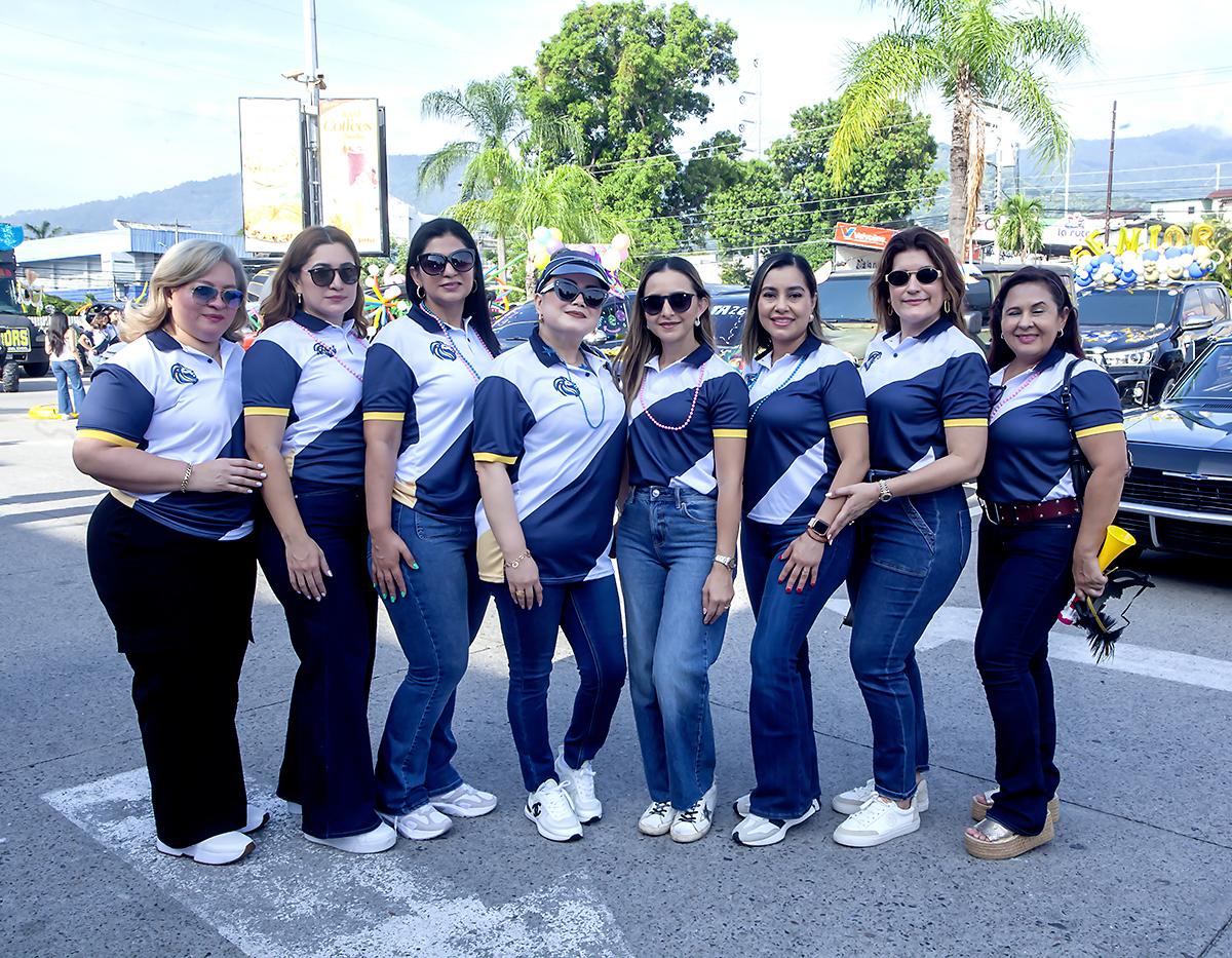 Gisela Gutiérrez, Rita Elizabeth Hernández, Kenia Pineda, Sobeida Chávez, Dorcas Gutiérrez, Ninfa Madrid, Yennie Pérez y Mercy Cortes, madres del gabinete organizador.