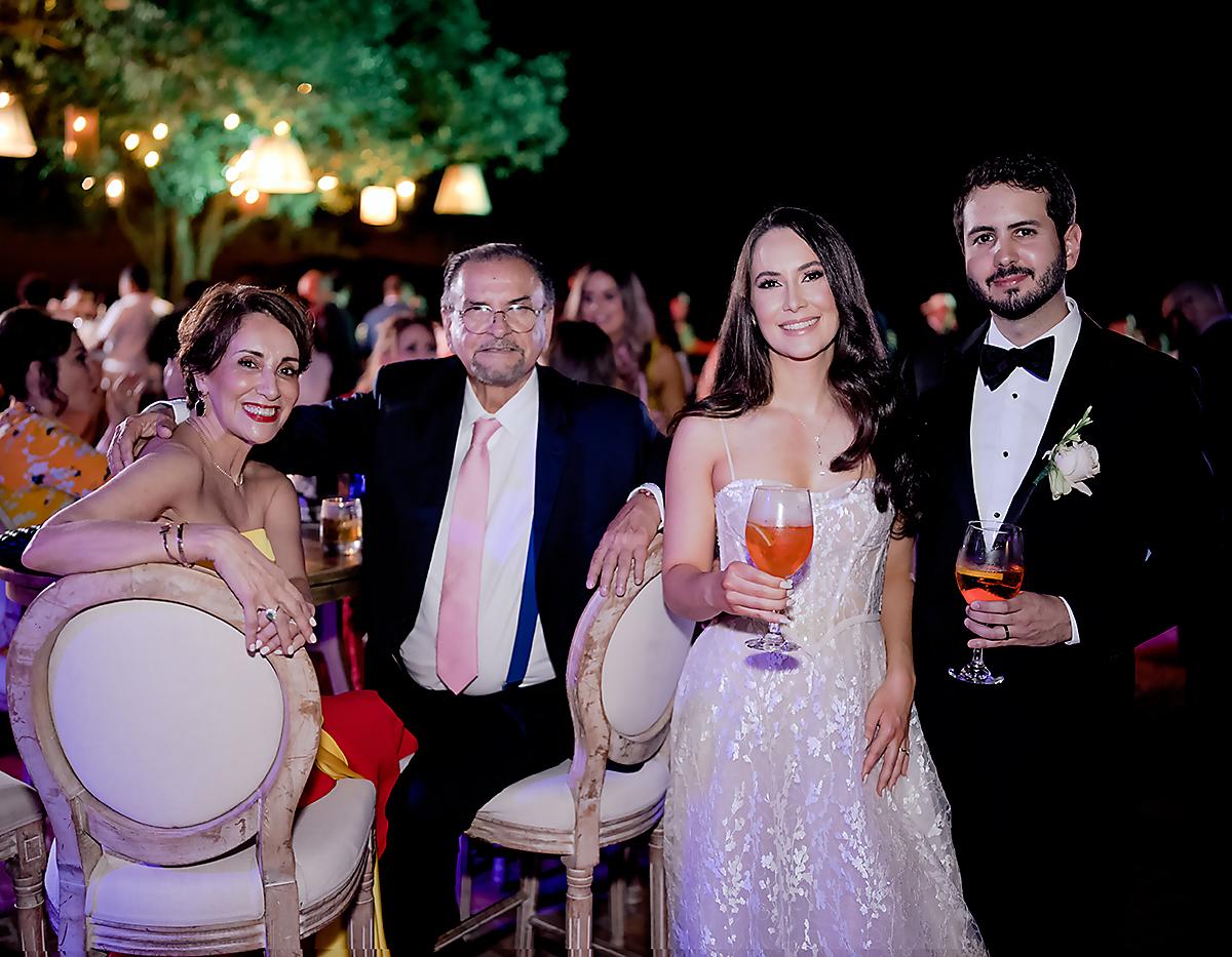 Los novios con Gioconda Padilla y Erwin Mierisch