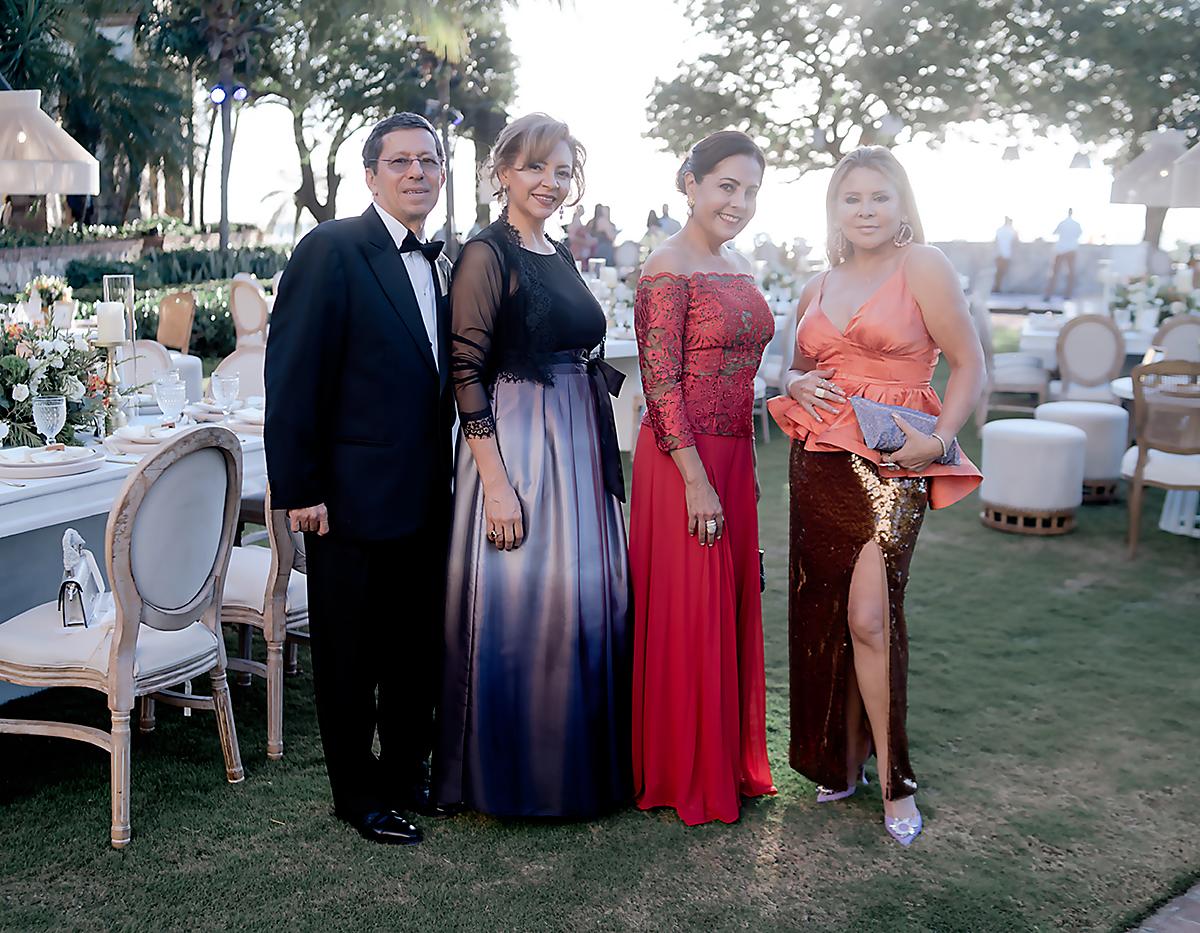Mario Zelaya, Marisela Zelaya, Victoria Ybarra y Lucy Spencer