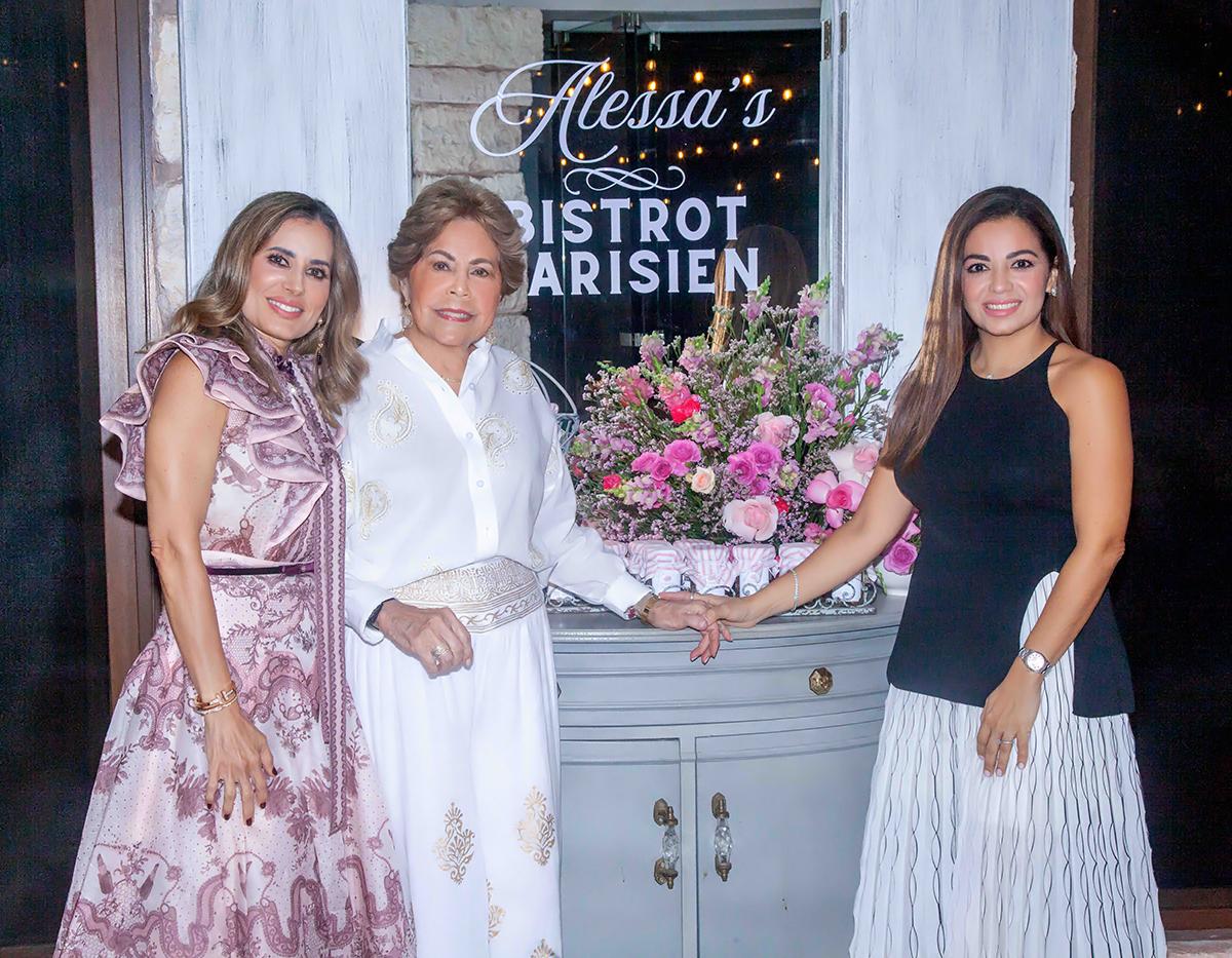 Erika Andonie con Nena Díaz y Andrea Quintana.