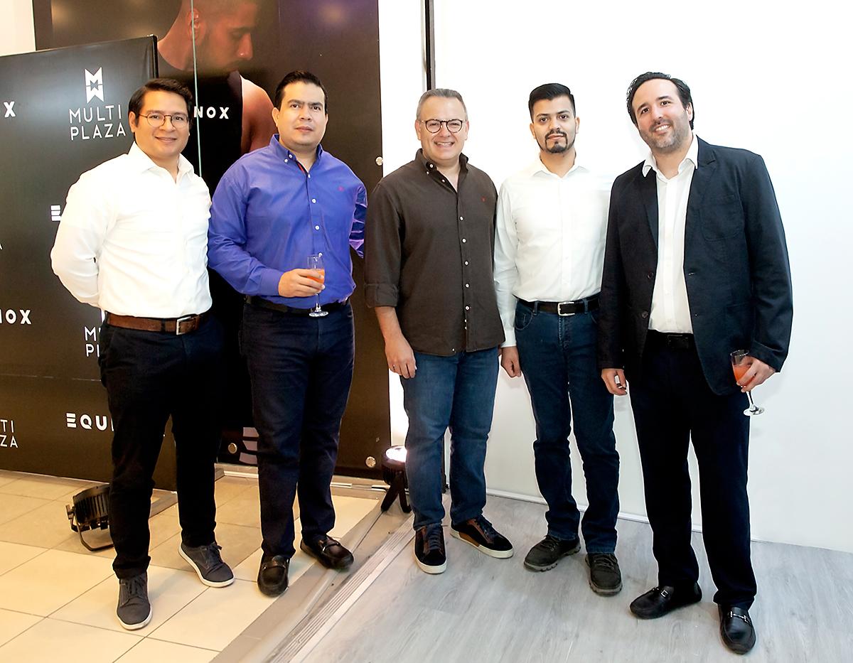 Alex Gonzales, Noe Alvarado, Leo Castellón, GustavoAguilera y Gustavo Arias.