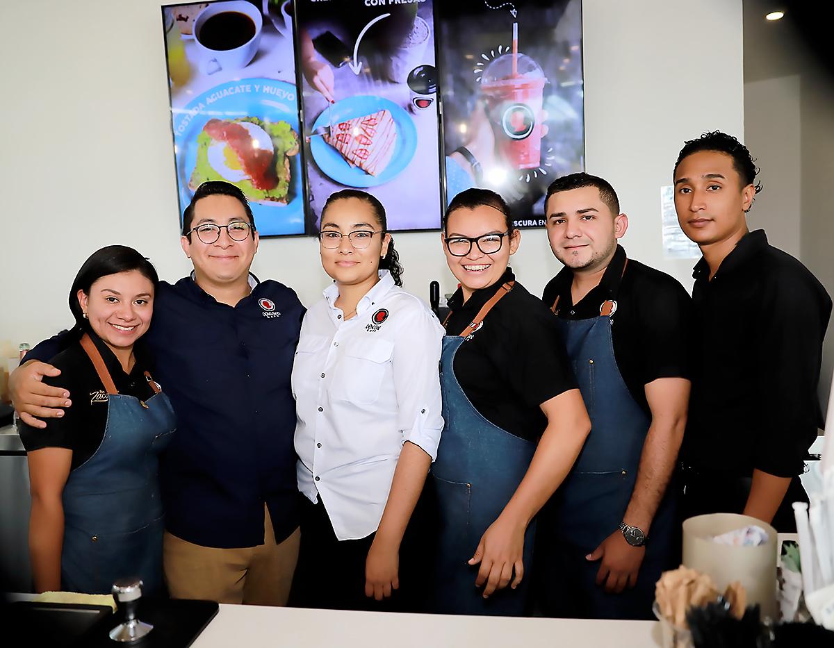 Yulisa Aguirre, Joseph Valladares, Claudia Jiménez, Ellieth Murillo, Victor Flores. 