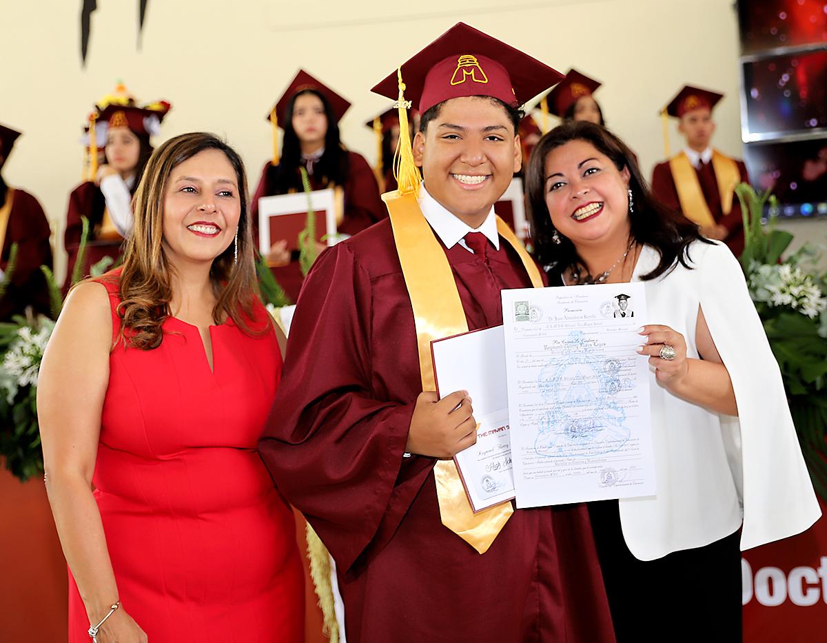 Graduación 2024 de Mayan School