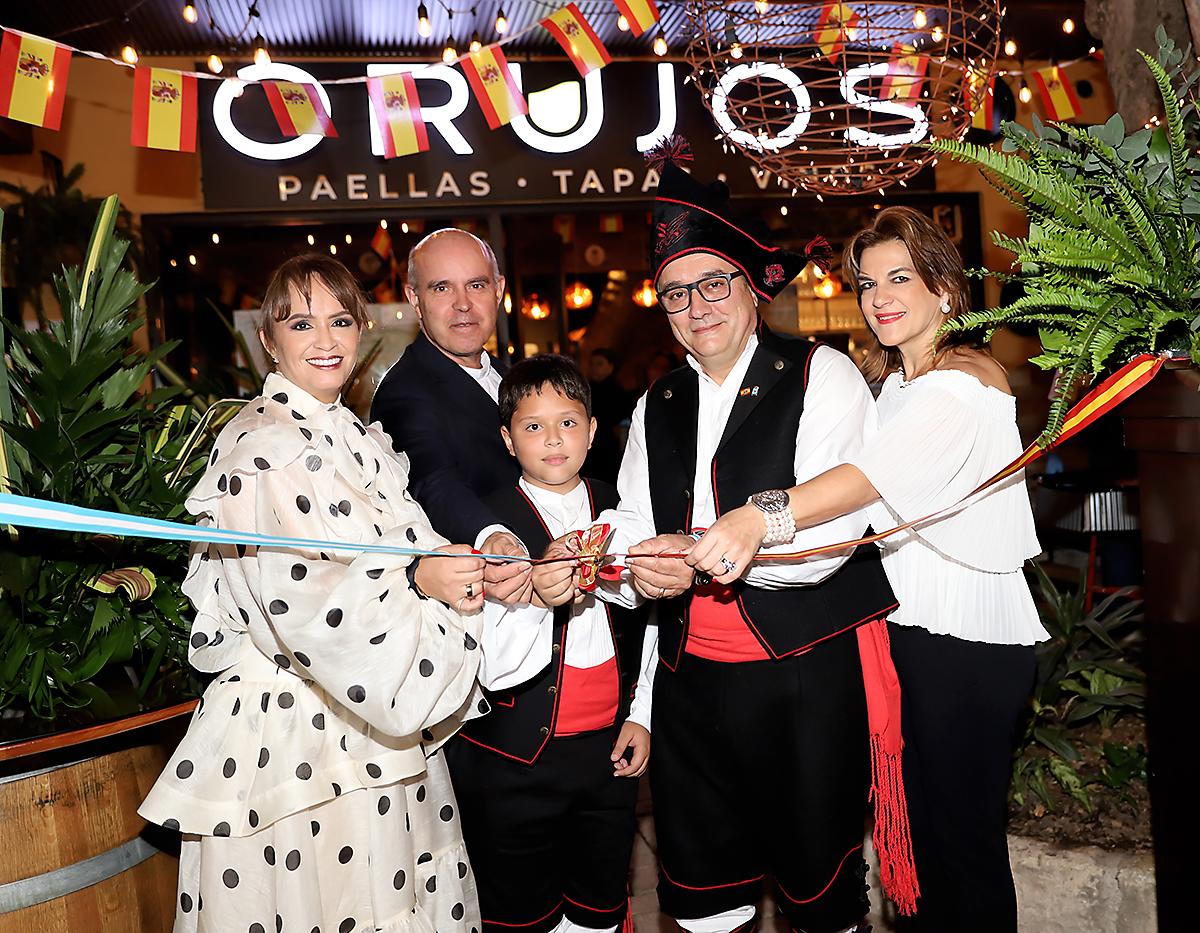 Grand opening de Orujos en Plaza Lara