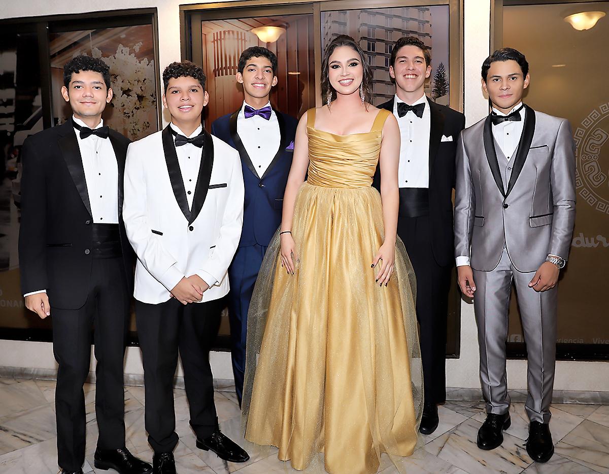 Carlos Castillo, Wilmer Fuentes, Raúl Vásquez, Camila Rodríguez, Bernardo Castellanos y Ángel Velásquez Cálix