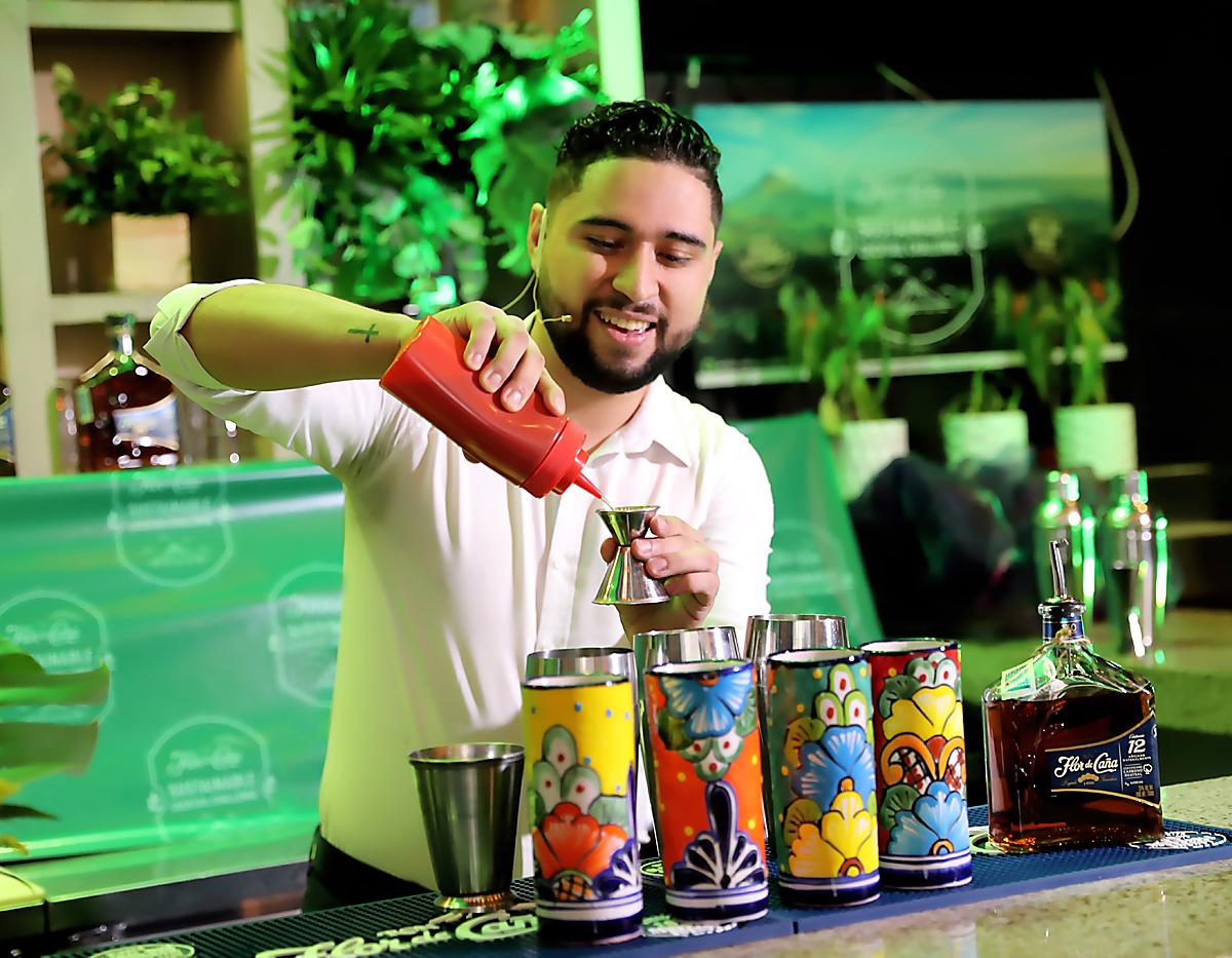 Galería: Flor de Caña corona al bartender más sostenible de Honduras