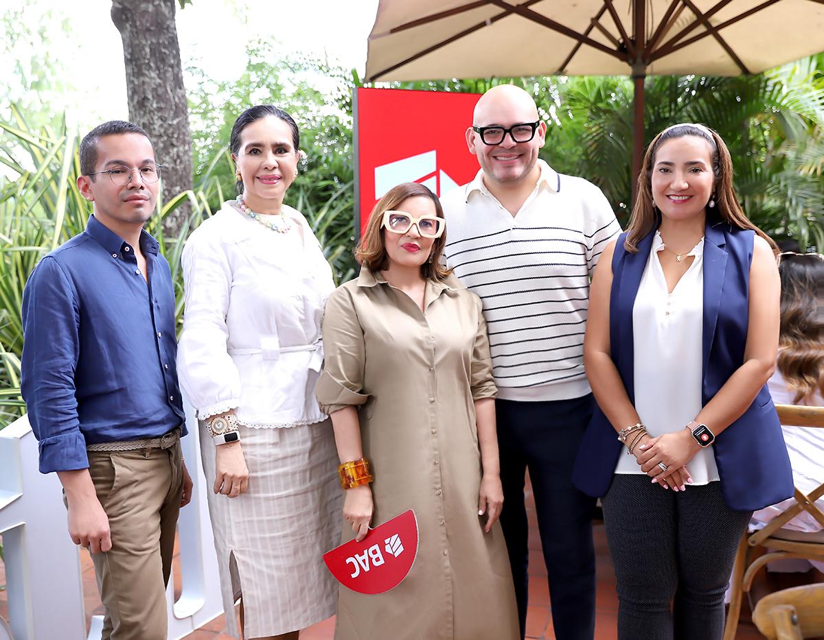 Tirso Rubio, Luz Mejía, Blanca Bendeck, Lawin Paz y Mónica Arita.