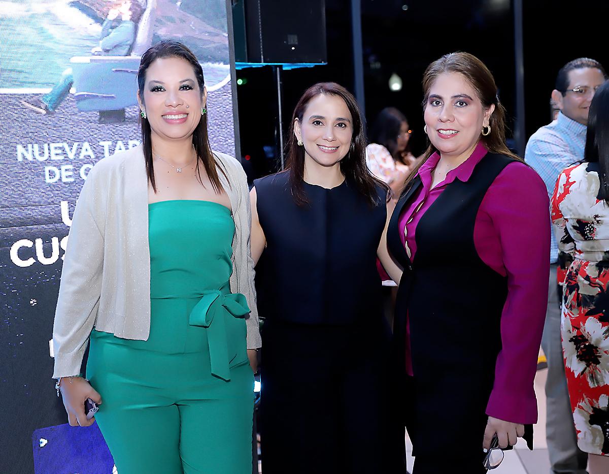Norma Ochoa, Erika Pinto y Gisela Mendoza.